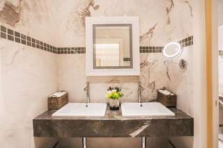 Отель The Biltmore Tbilisi Hotel Тбилиси Королевский люкс-7